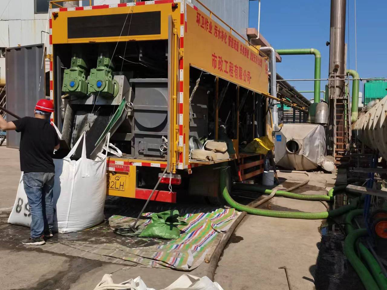 天山淤泥压干处理